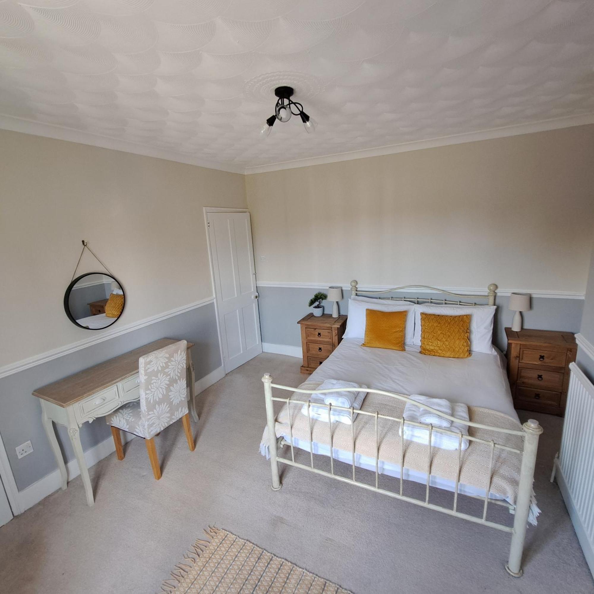 Generous 3 Bed In The Heart Of The Village Huntingdon Exterior photo