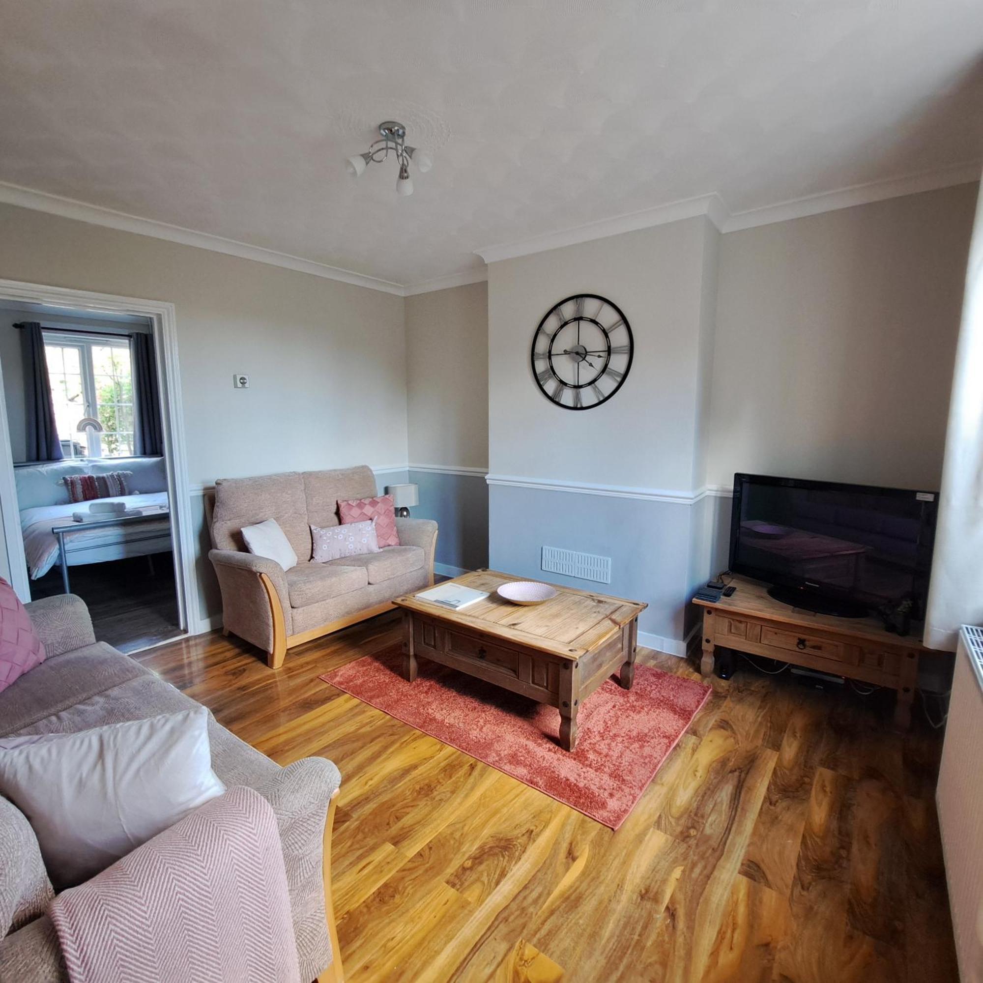 Generous 3 Bed In The Heart Of The Village Huntingdon Exterior photo